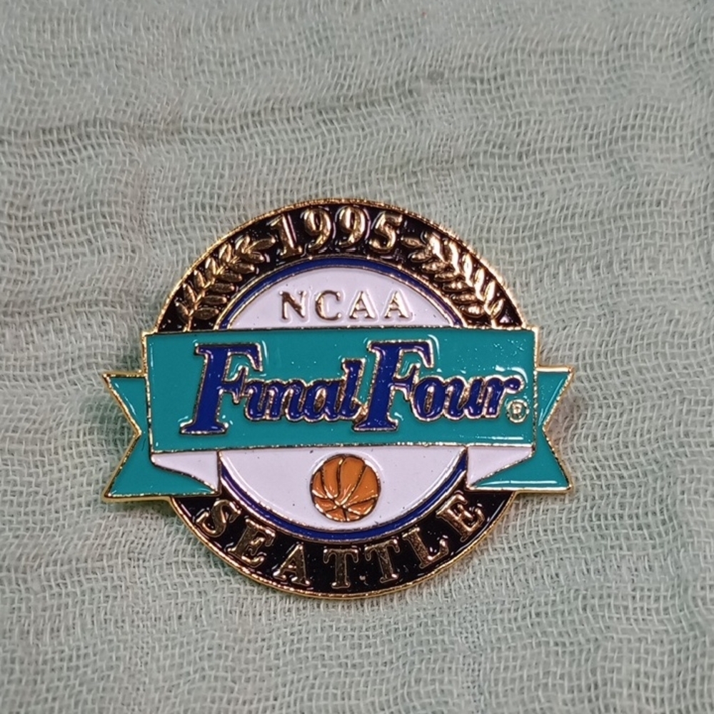 Vintage 1995 NCAA Final Four Seattle Enamel Pin Basketball Collectable